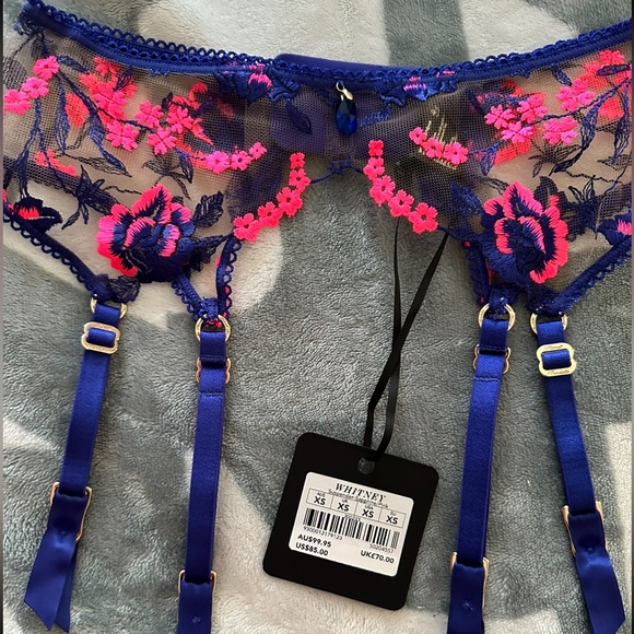 WHITNEY PINK SAPPHIRE
SUSPENDER - Picture 14 of 15